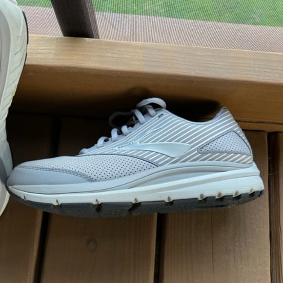 Brooks Woman’s athletic walking shoes - Like NEW - Picture 2 of 9
